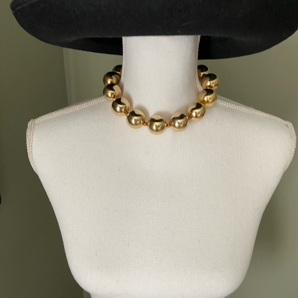 VINTAGE GOLD OVERSIZED BEAD NECKLACE 16"